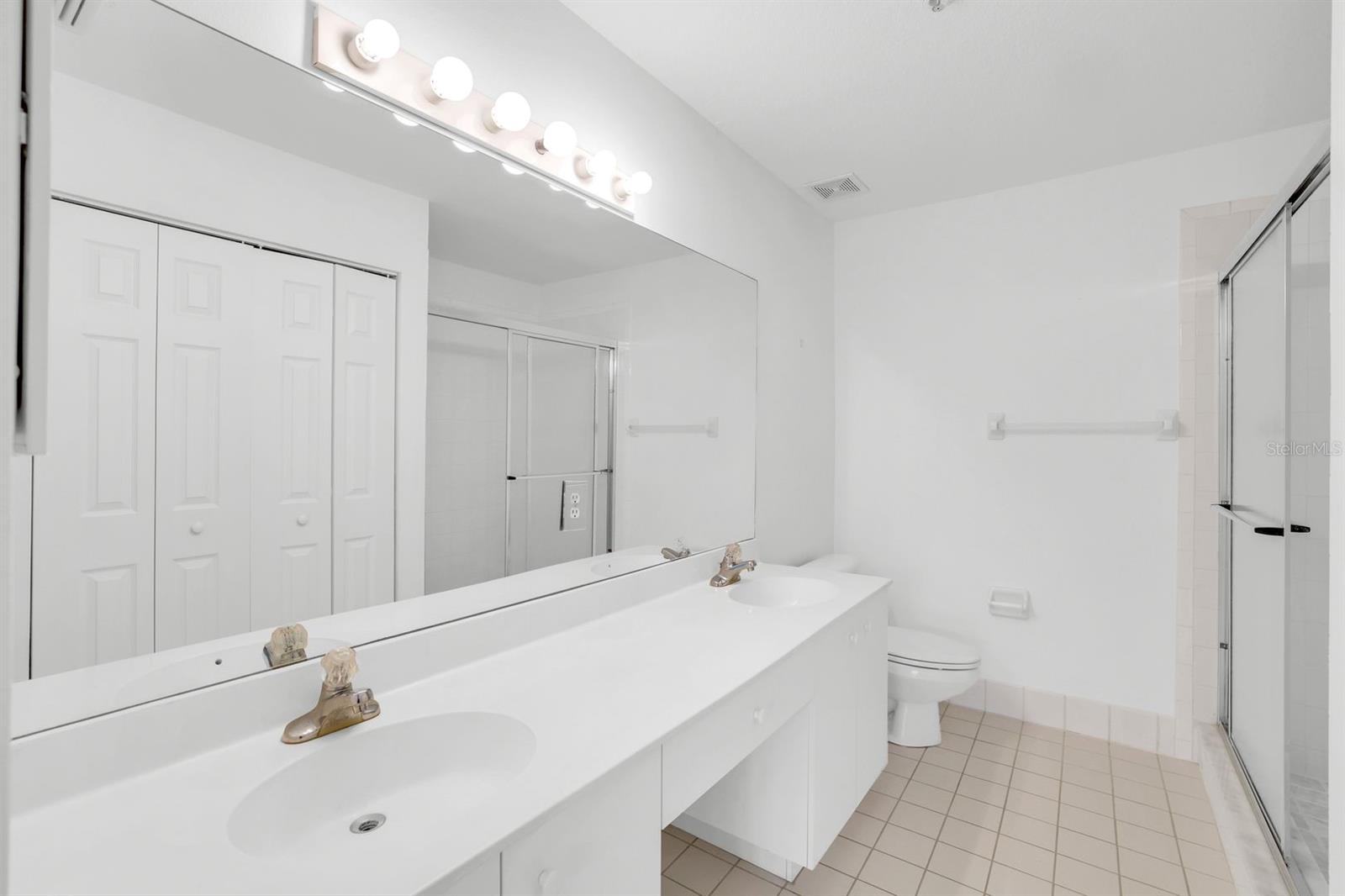 6635 Huntington Lakes Cir #202 Property Photo 11