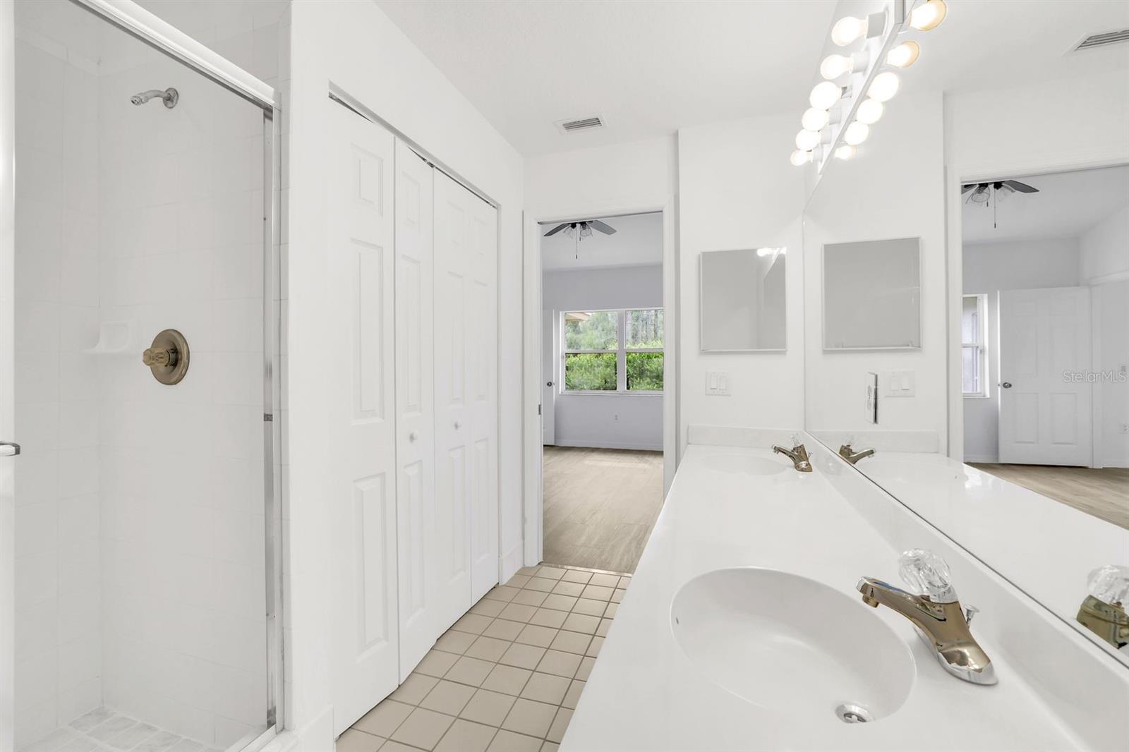 6635 Huntington Lakes Cir #202 Property Photo 12