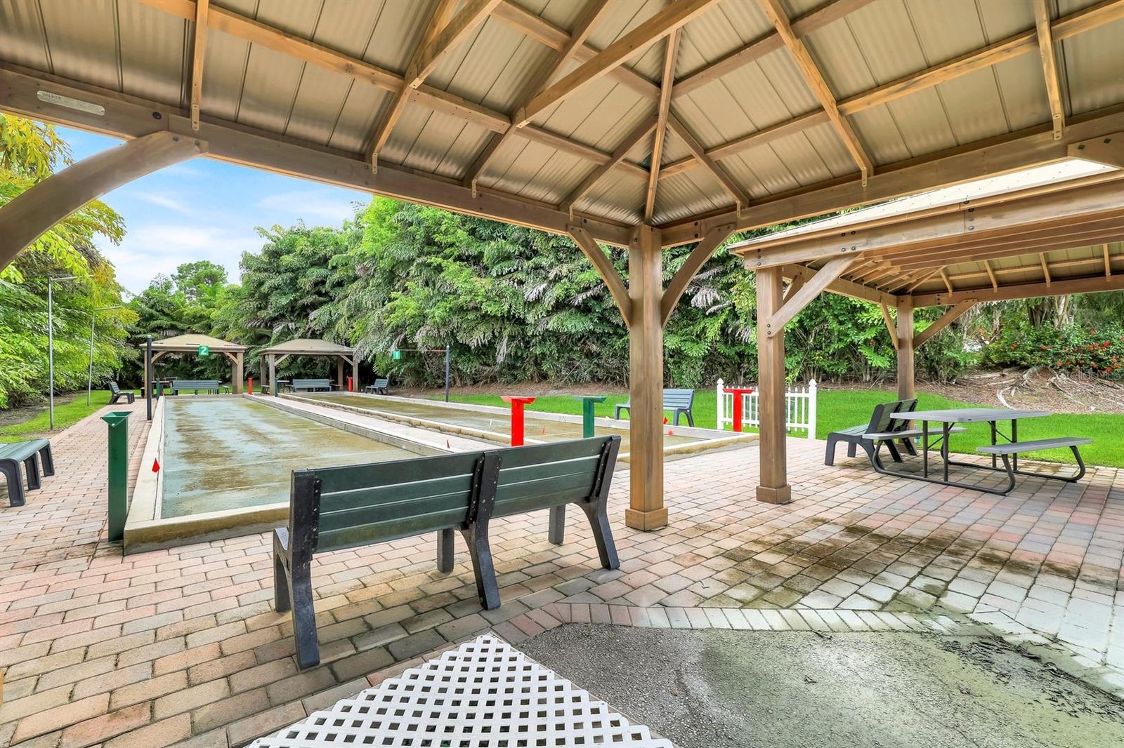 6635 Huntington Lakes Cir #202 Property Photo 33