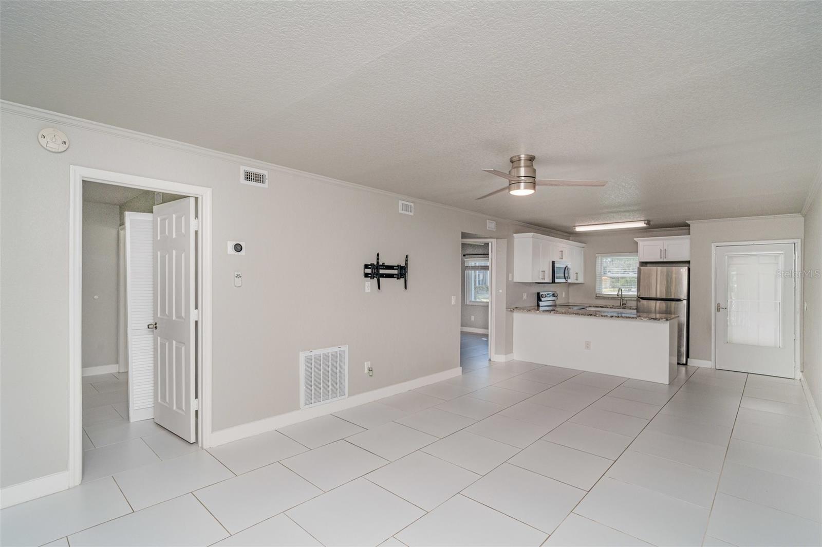 25050 Sandhill Blvd #a4 Property Photo 5