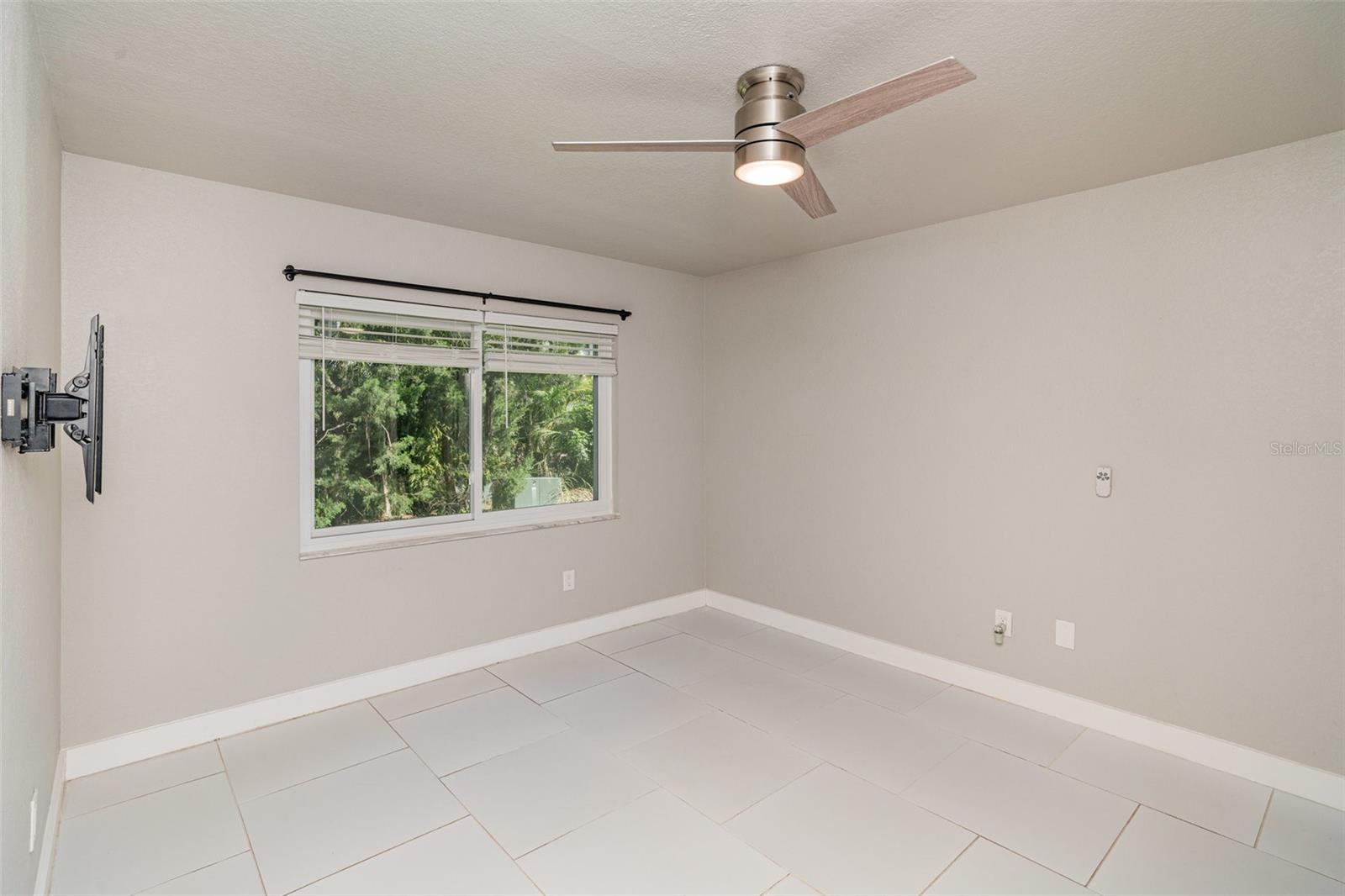 25050 Sandhill Blvd #a4 Property Photo 11
