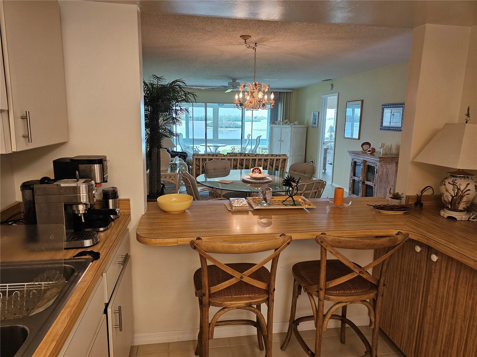 4765 Independence Dr Property Photo 10
