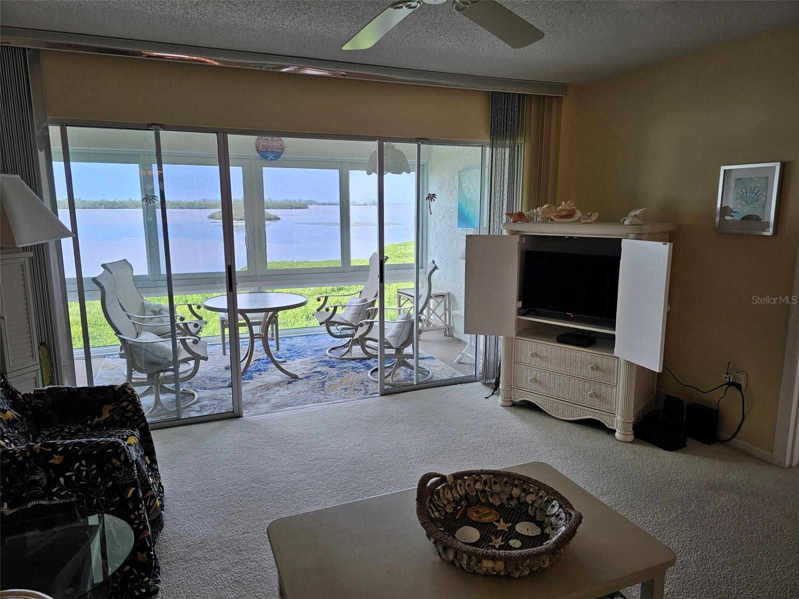 4765 Independence Dr Property Photo 15