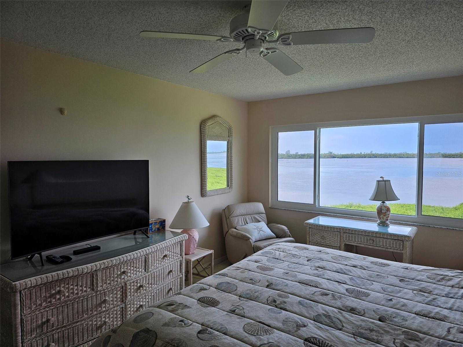 4765 Independence Dr Property Photo 17