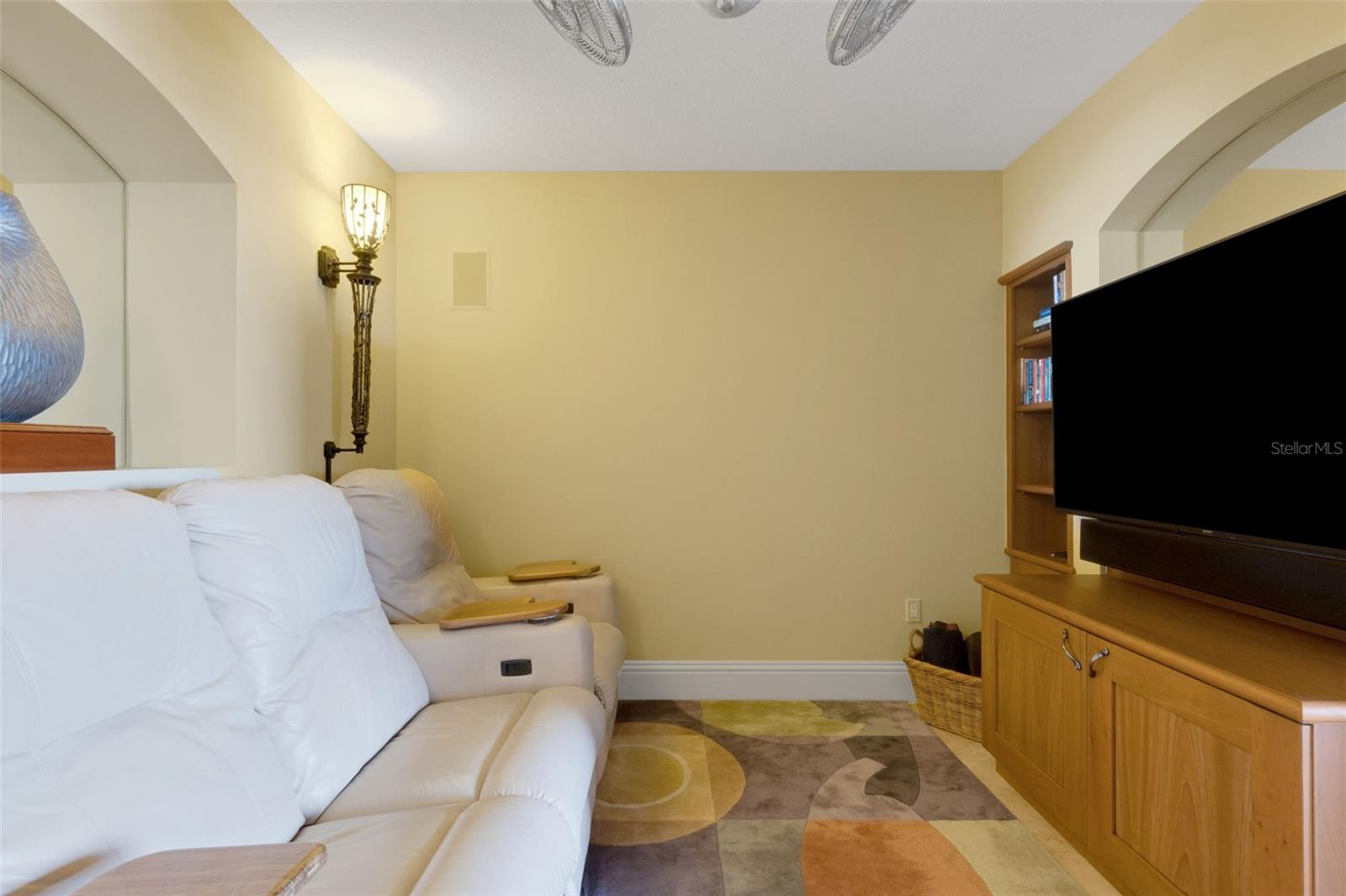 464 Golden Gate Pt #403 Property Photo 22