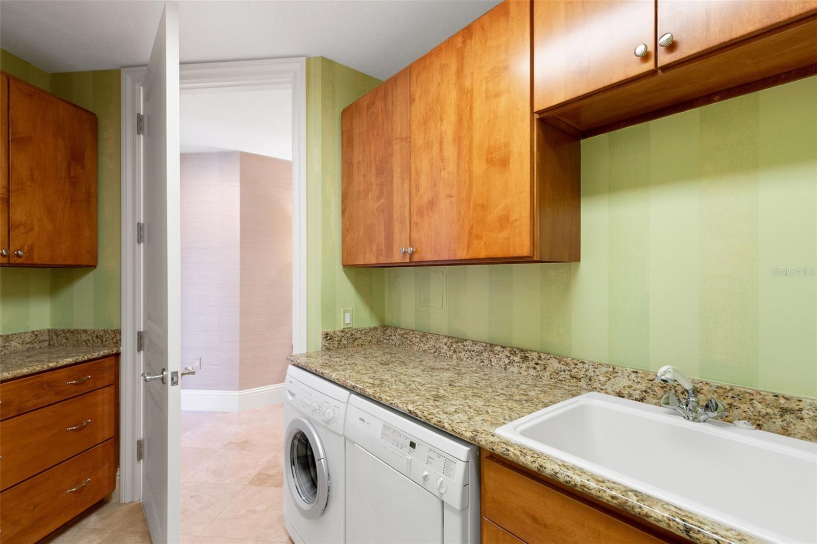 464 Golden Gate Pt #403 Property Photo 42
