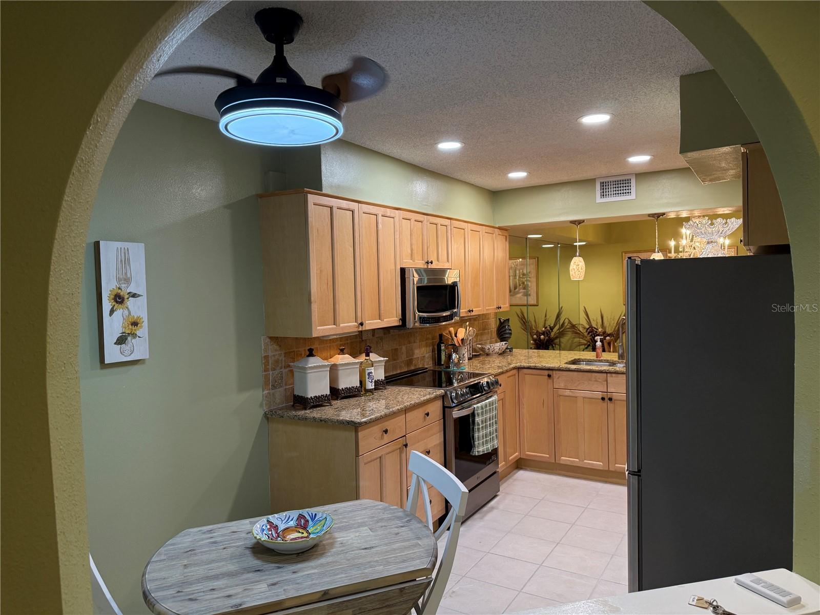5770 Ashton Lake Dr #8 Property Photo 6