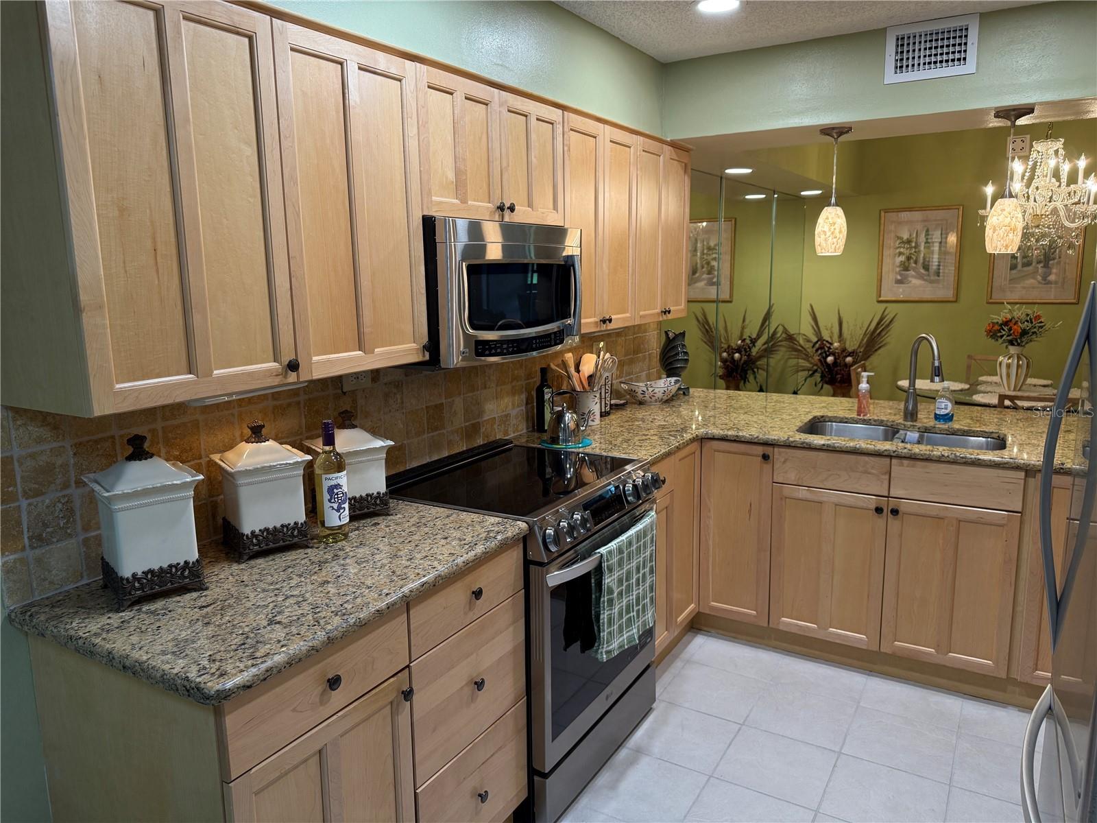 5770 Ashton Lake Dr #8 Property Photo 8