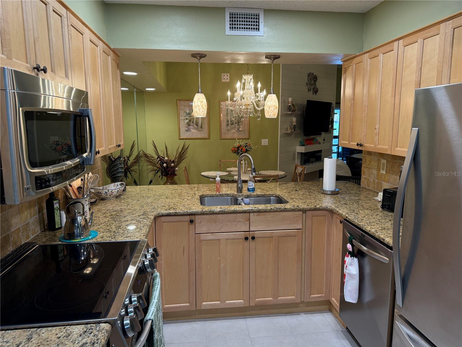 5770 Ashton Lake Dr #8 Property Photo 12