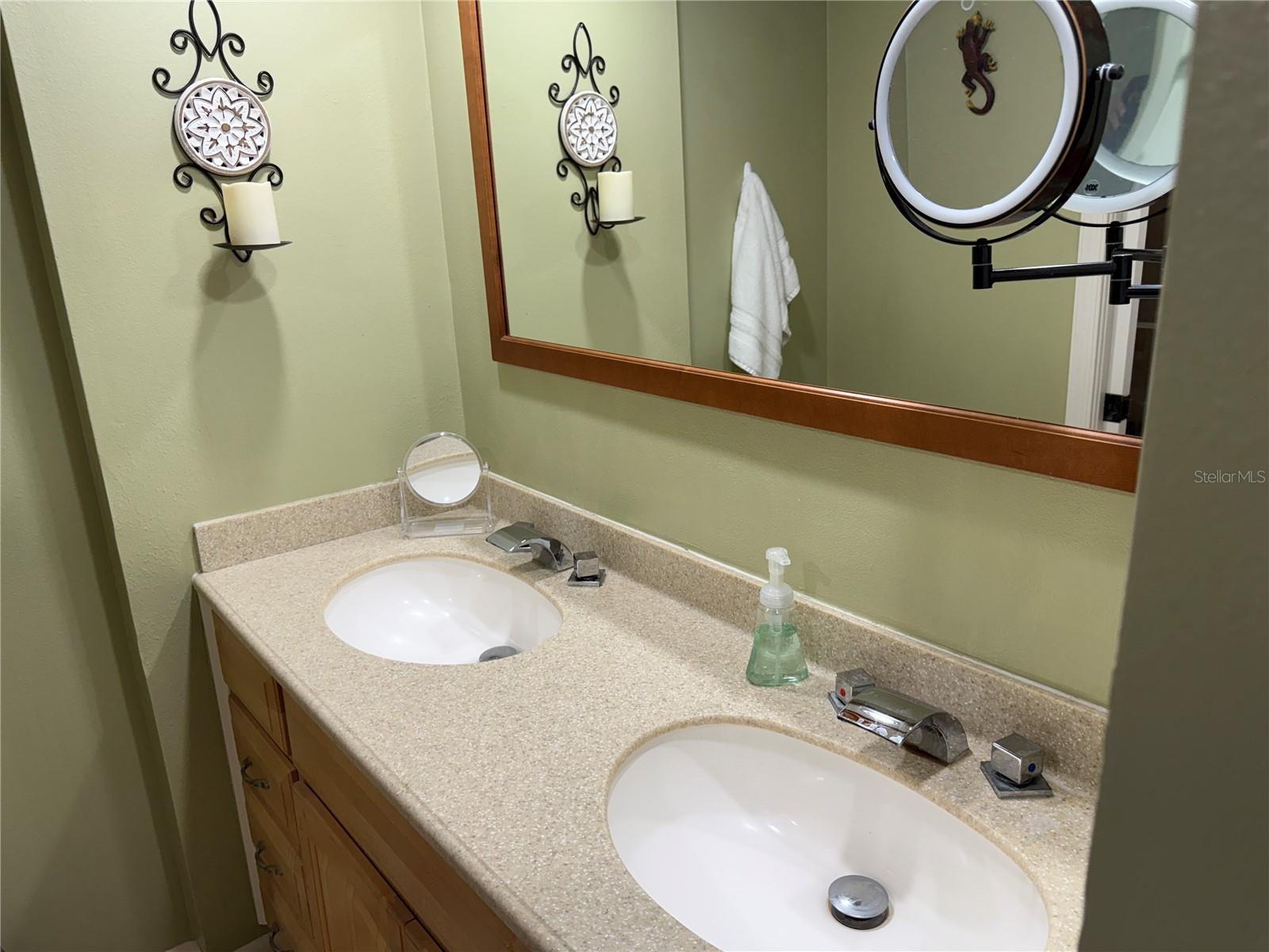 5770 Ashton Lake Dr #8 Property Photo 27