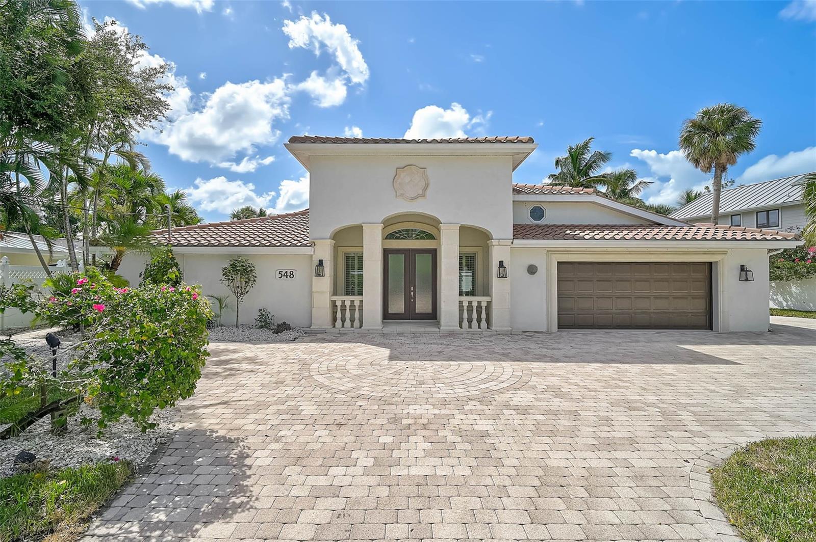 548 Siesta Dr Property Photo 1