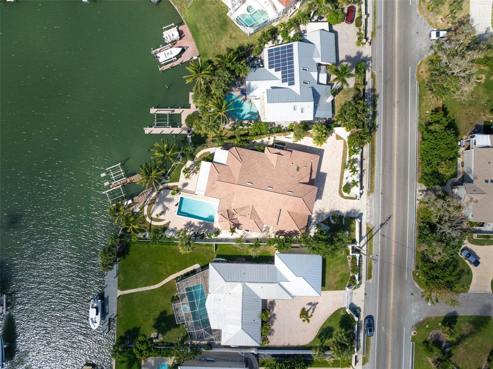 548 Siesta Dr Property Photo 2