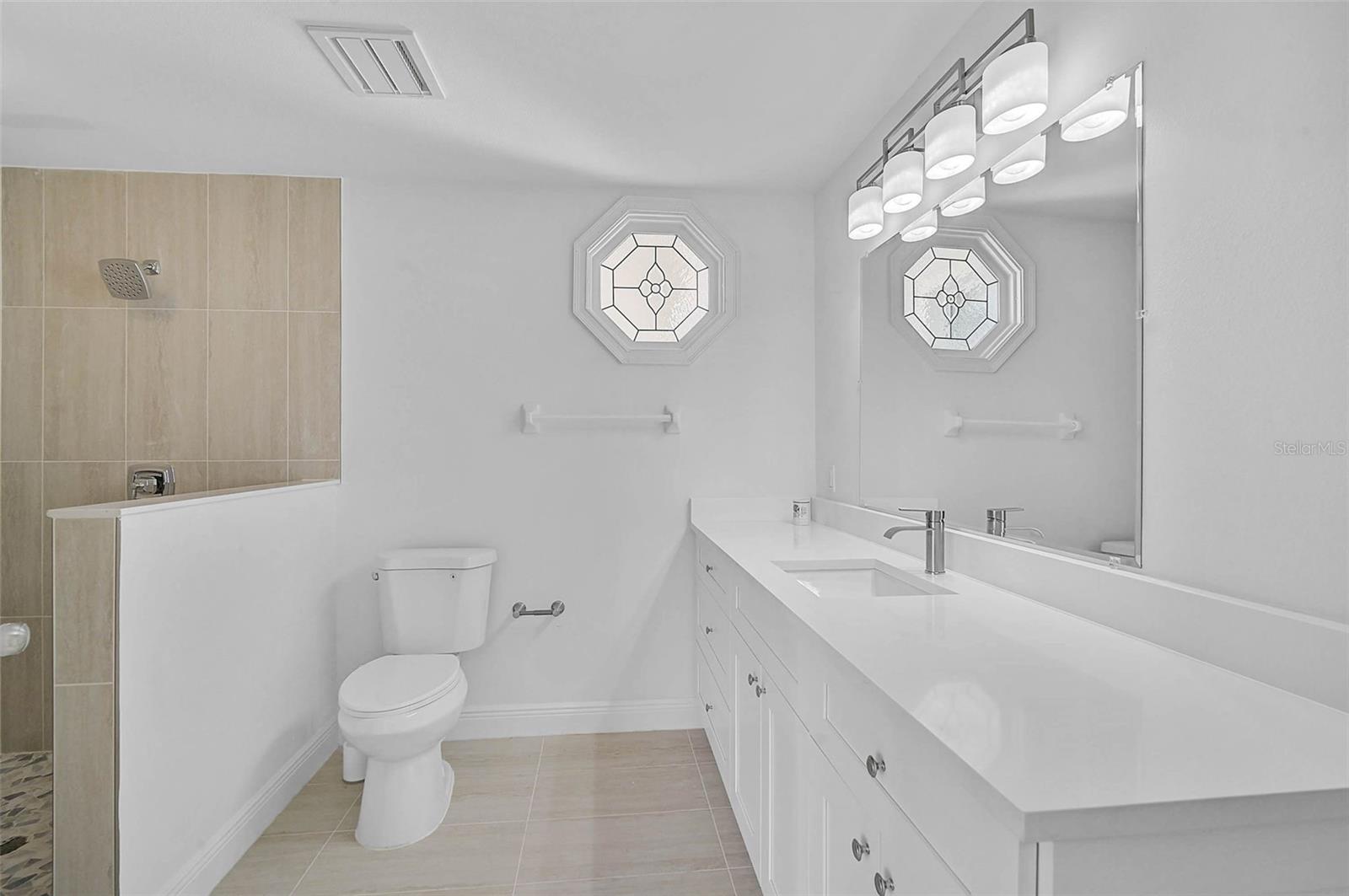 548 Siesta Dr Property Photo 13