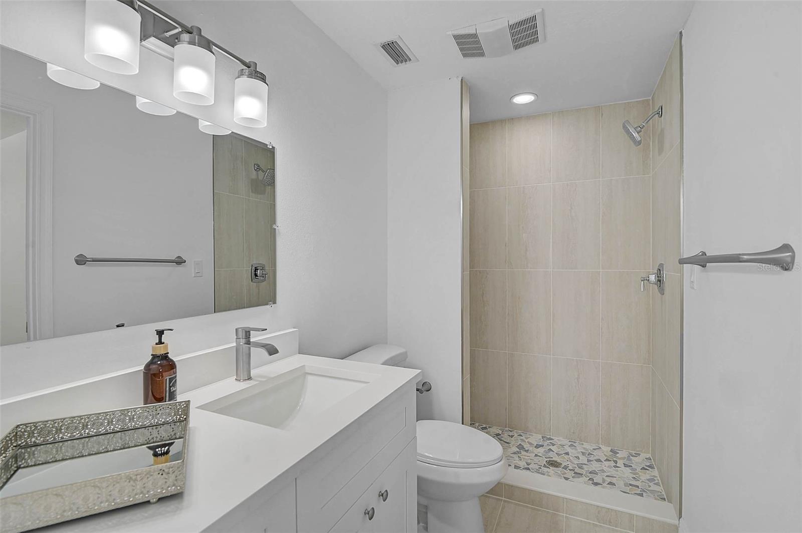 548 Siesta Dr Property Photo 18