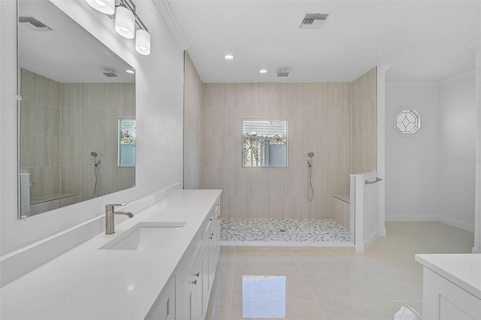 548 Siesta Dr Property Photo 24