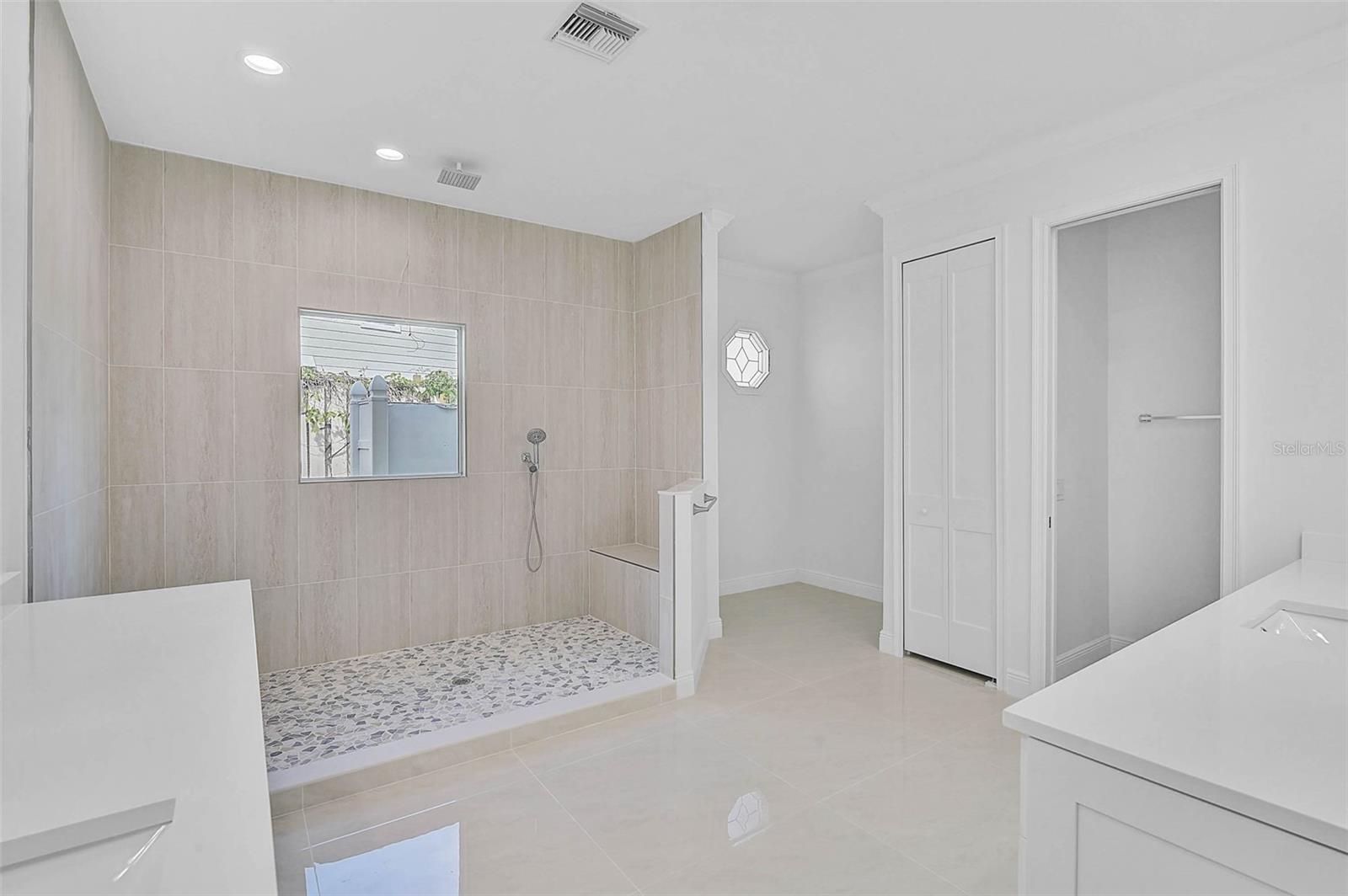 548 Siesta Dr Property Photo 25