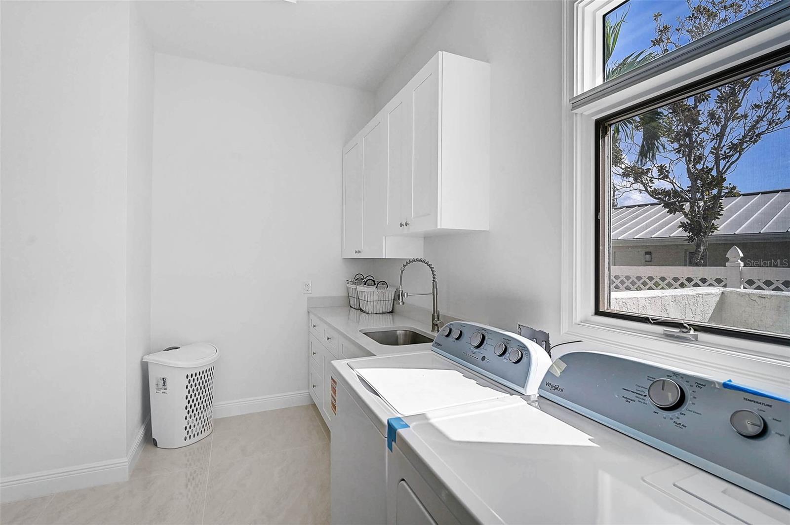 548 Siesta Dr Property Photo 43