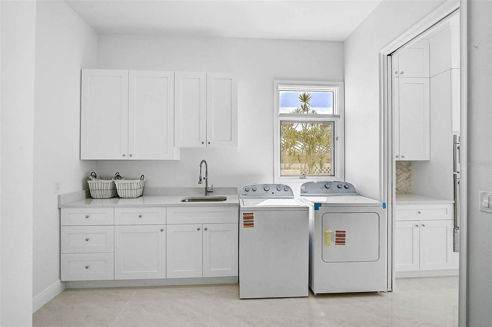 548 Siesta Dr Property Photo 44