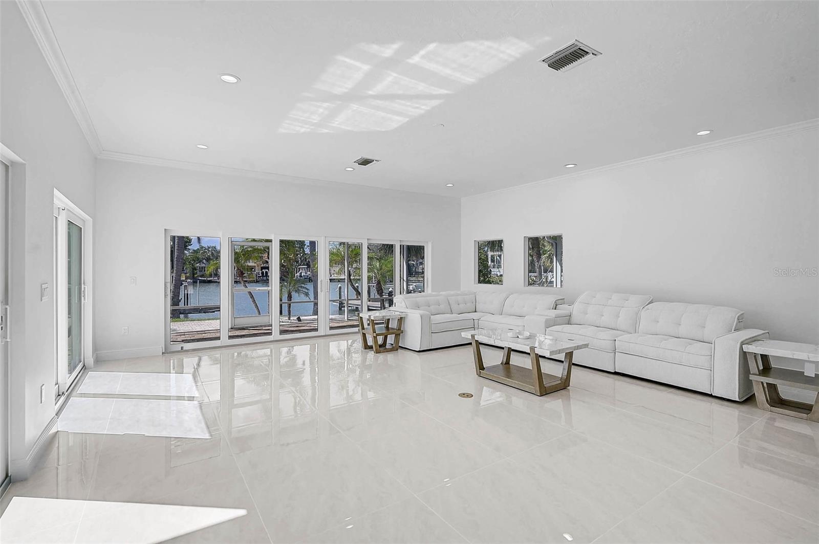 548 Siesta Dr Property Photo 45