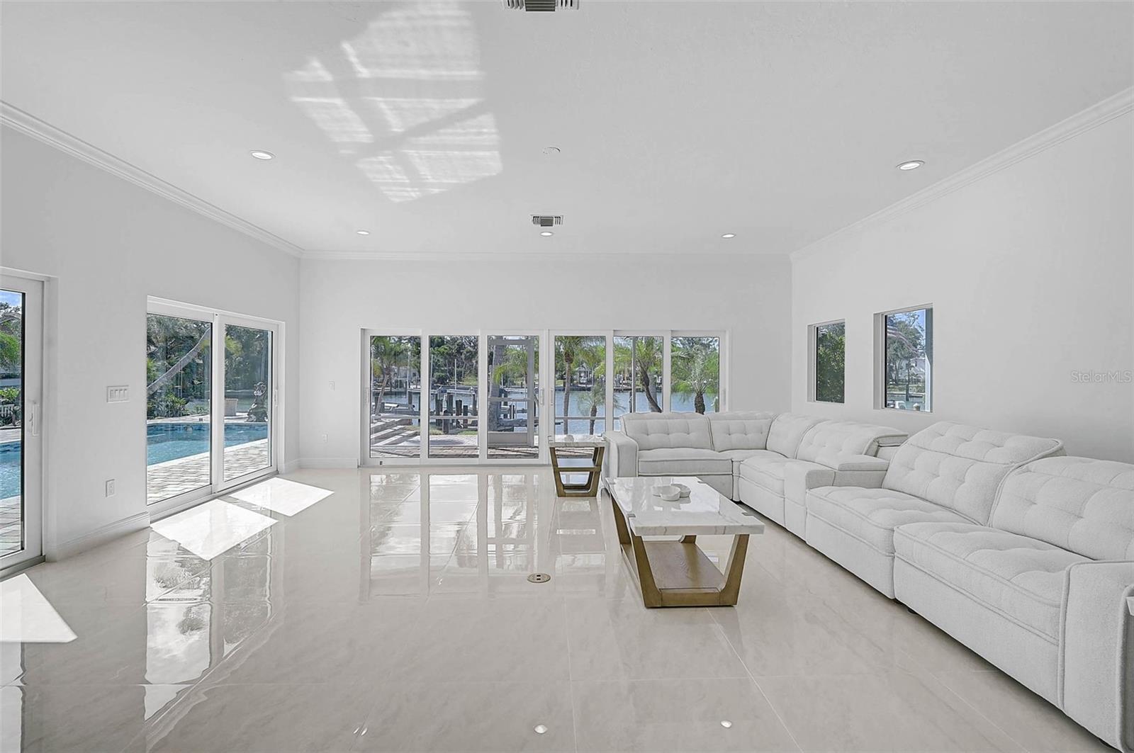 548 Siesta Dr Property Photo 46