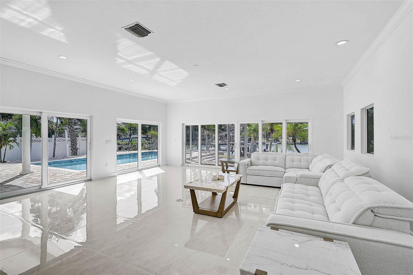 548 Siesta Dr Property Photo 47