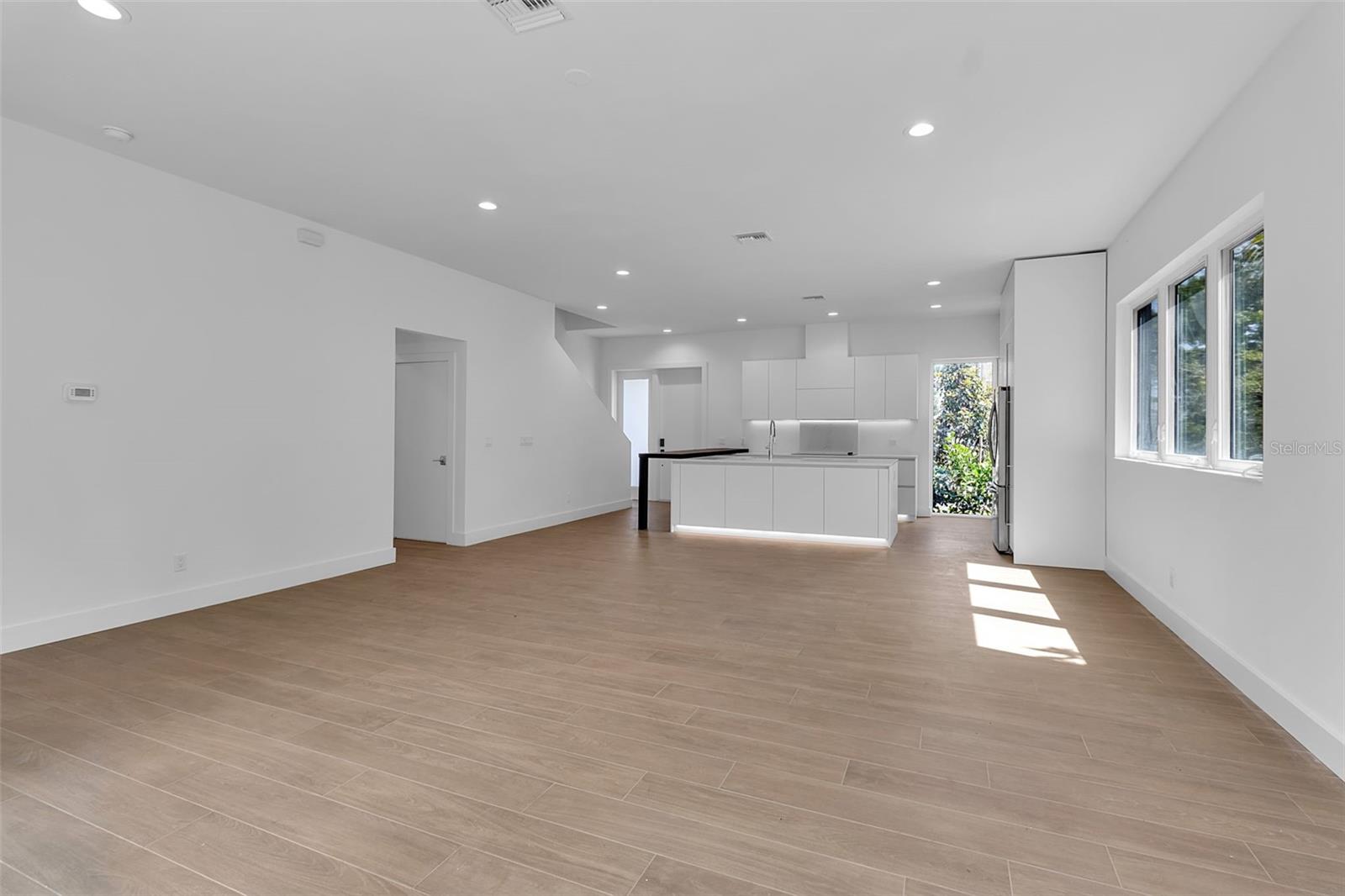 2516 Browning St Property Photo 2