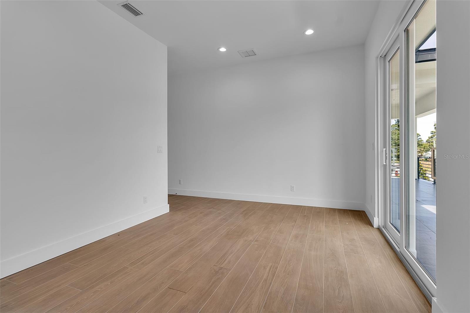 2516 Browning St Property Photo 14