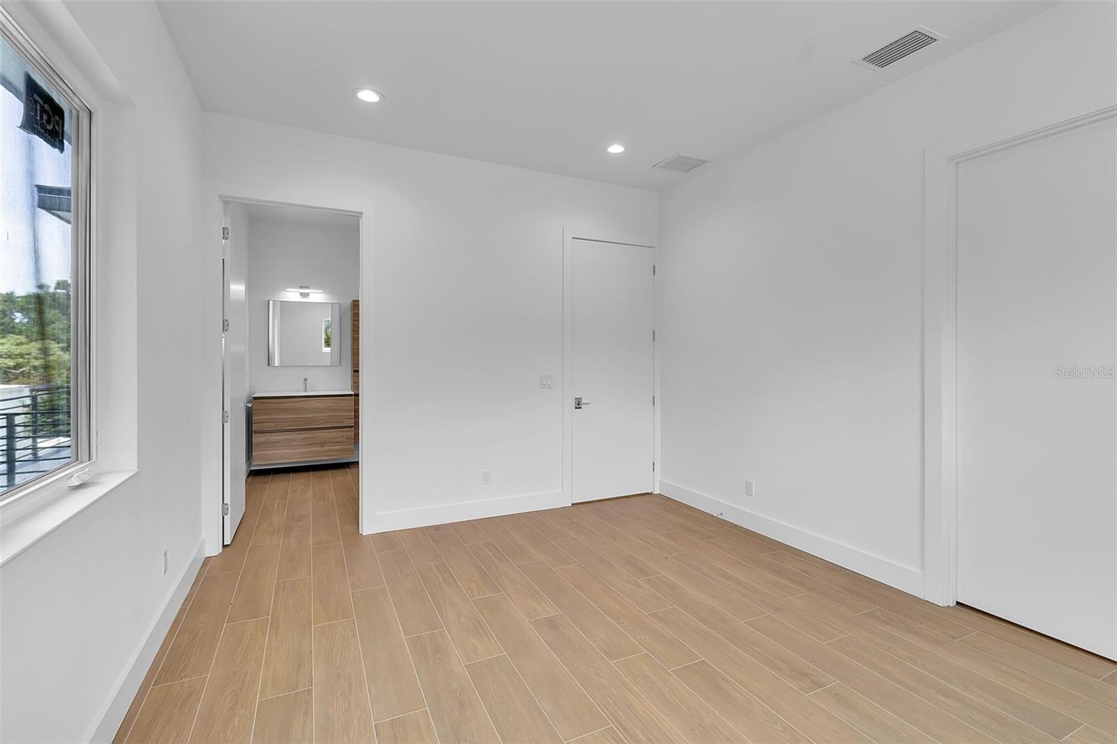 2516 Browning St Property Photo 23