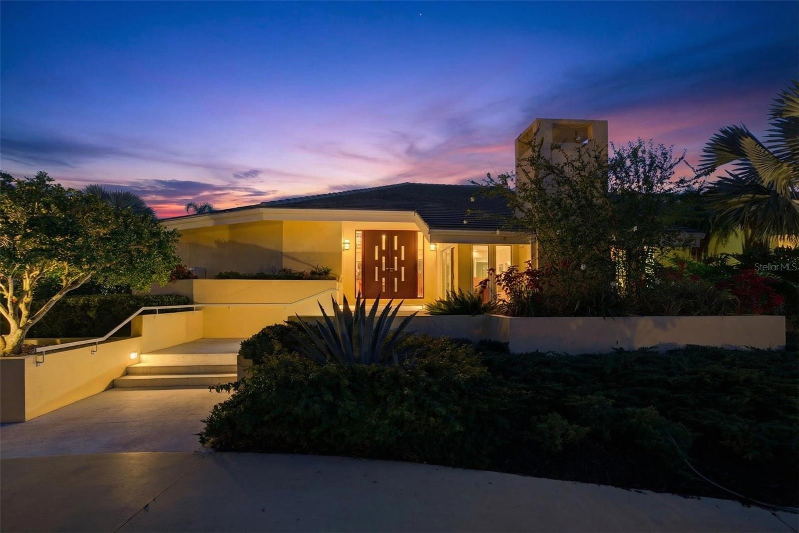 1571 Harbor Cay Ln Property Photo 4