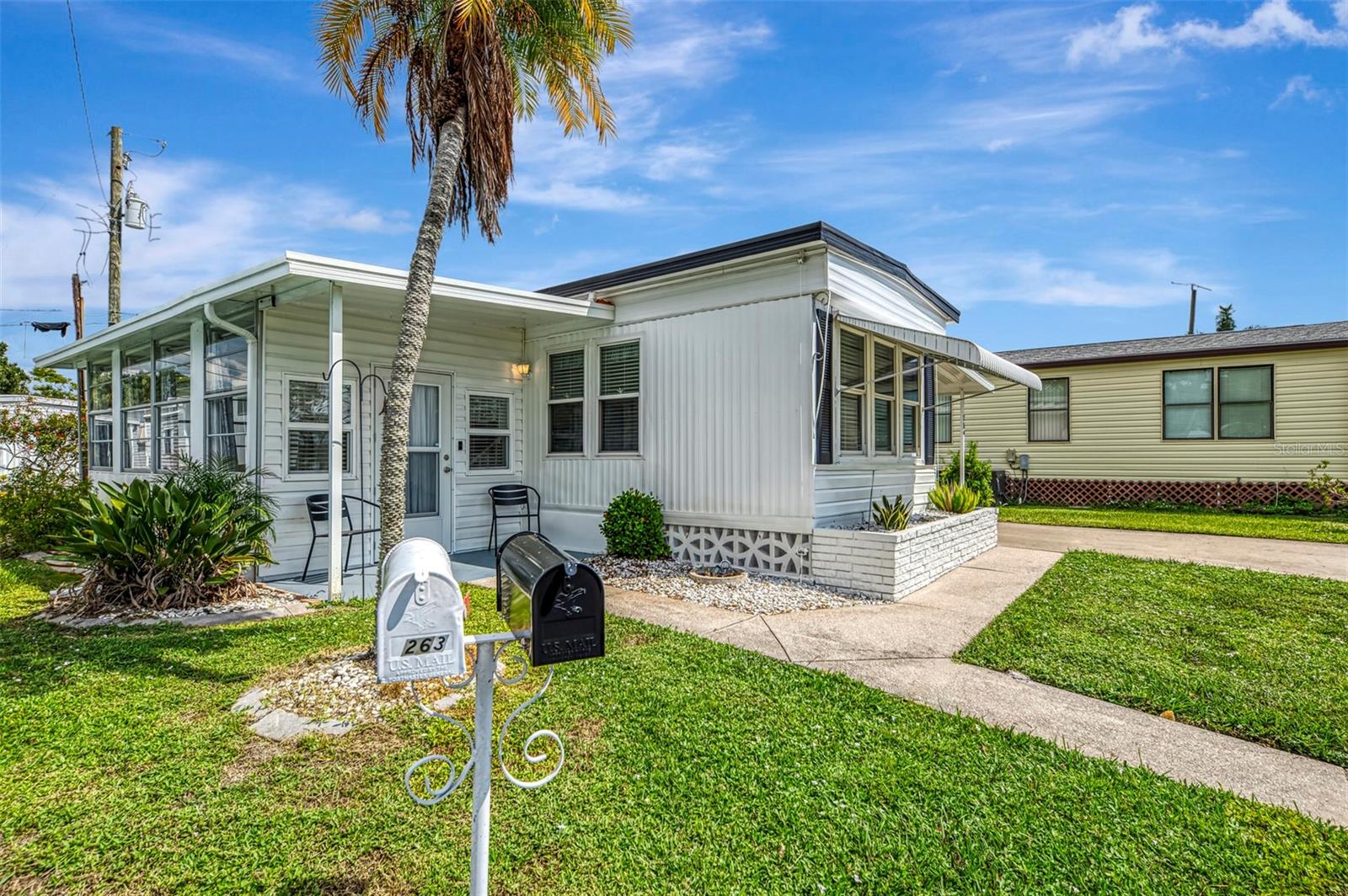 259 Inner Dr E Property Photo 2