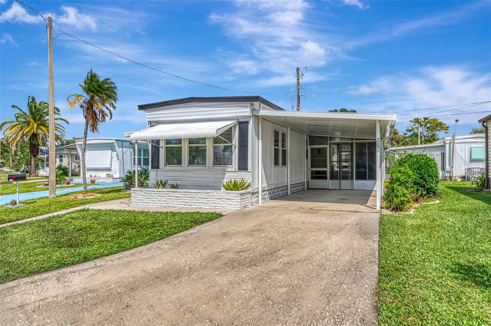 259 Inner Dr E Property Photo 3