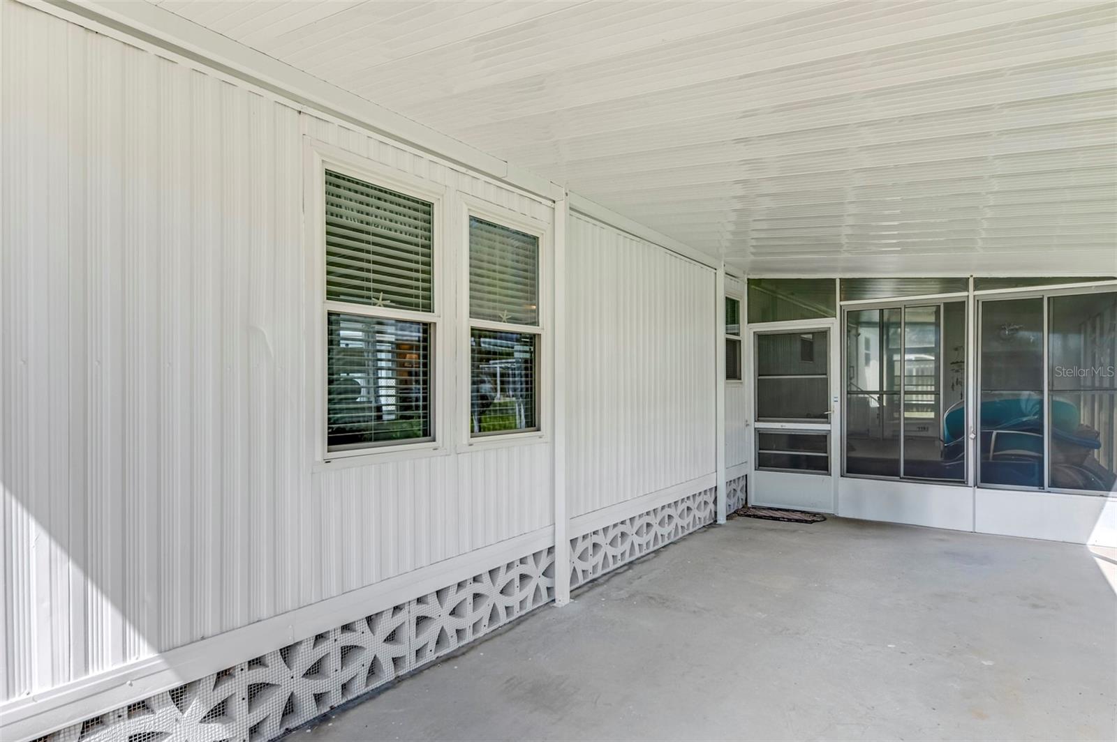 259 Inner Dr E Property Photo 4