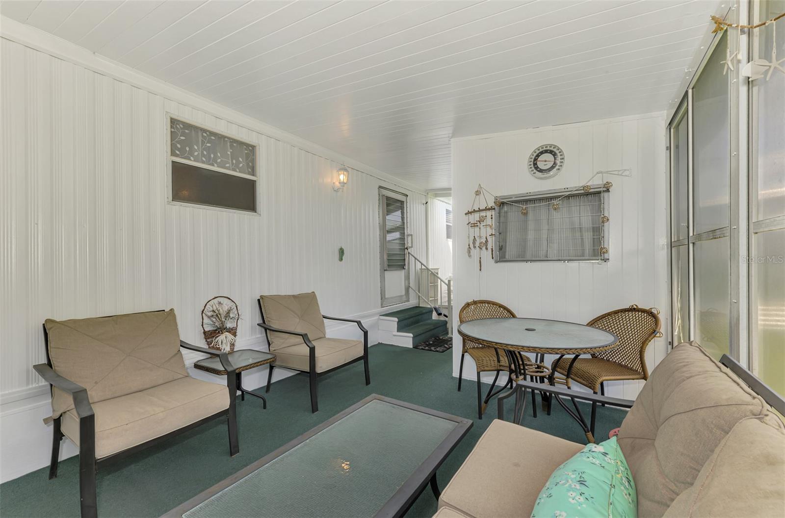 259 Inner Dr E Property Photo 6
