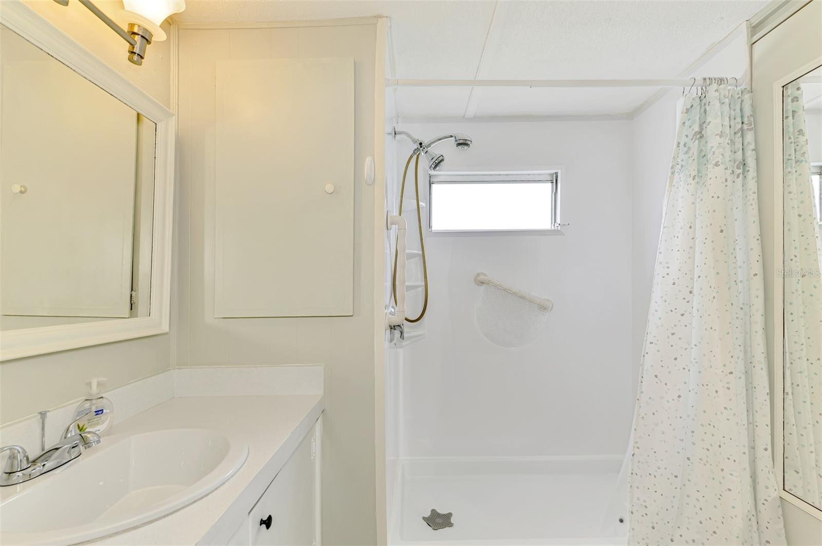 259 Inner Dr E Property Photo 16