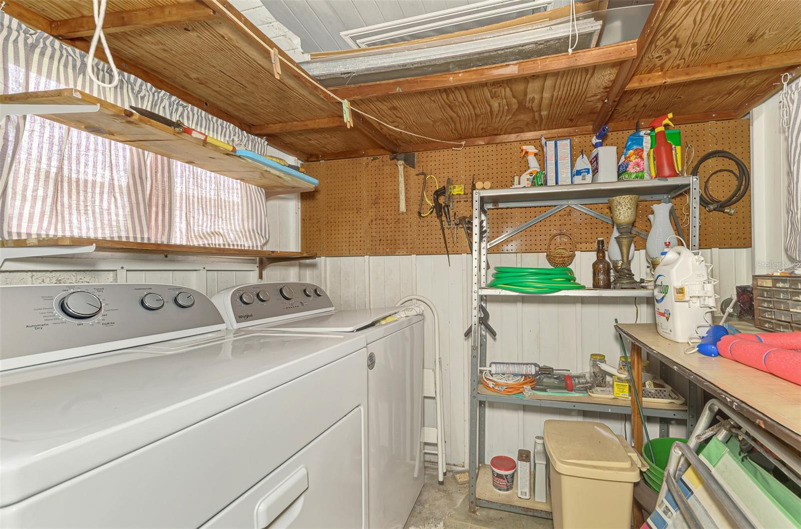 259 Inner Dr E Property Photo 21