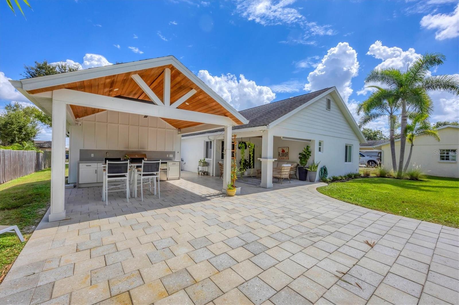 710 Hancock Ave Property Photo 4