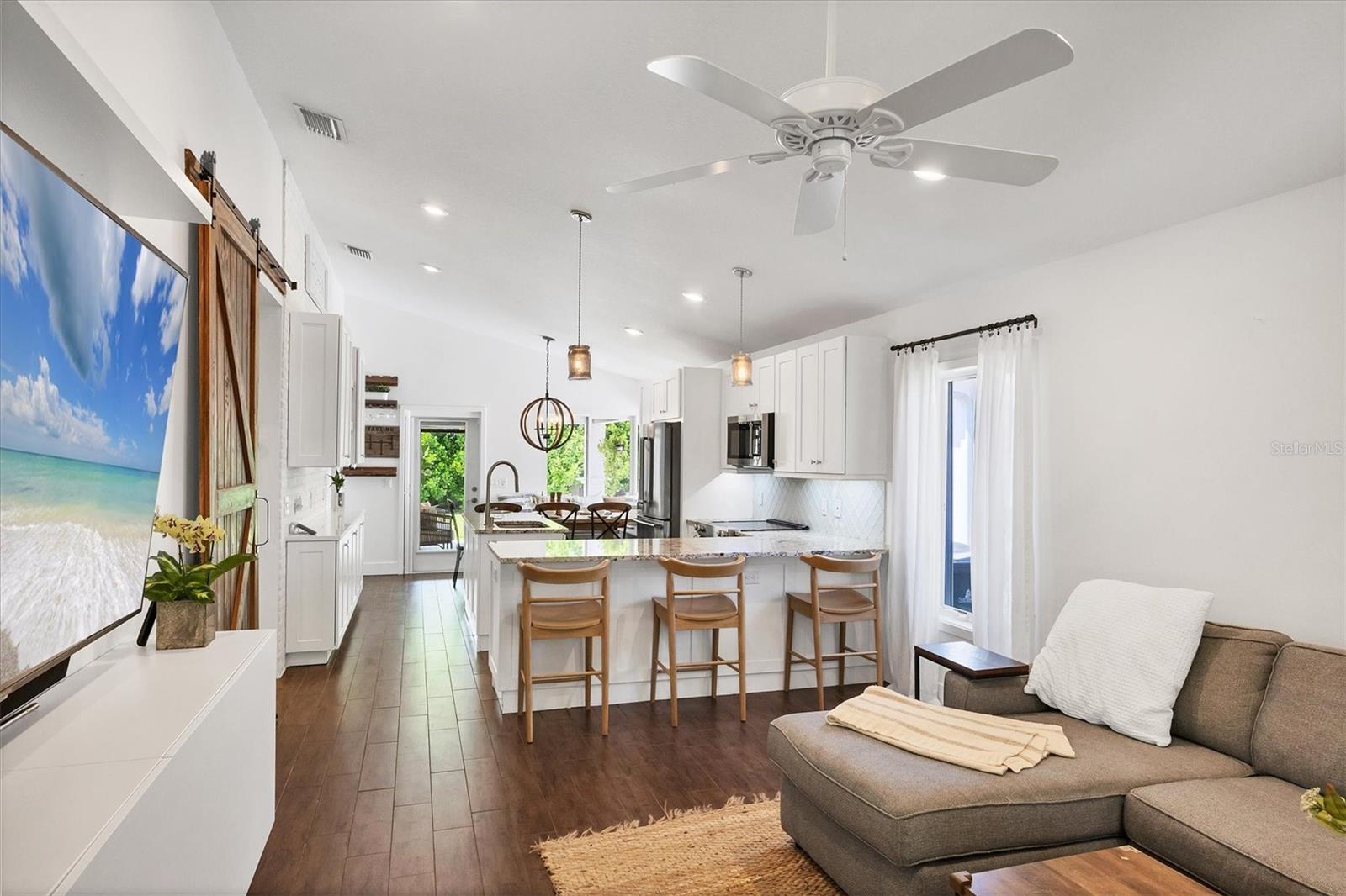 710 Hancock Ave Property Photo 5