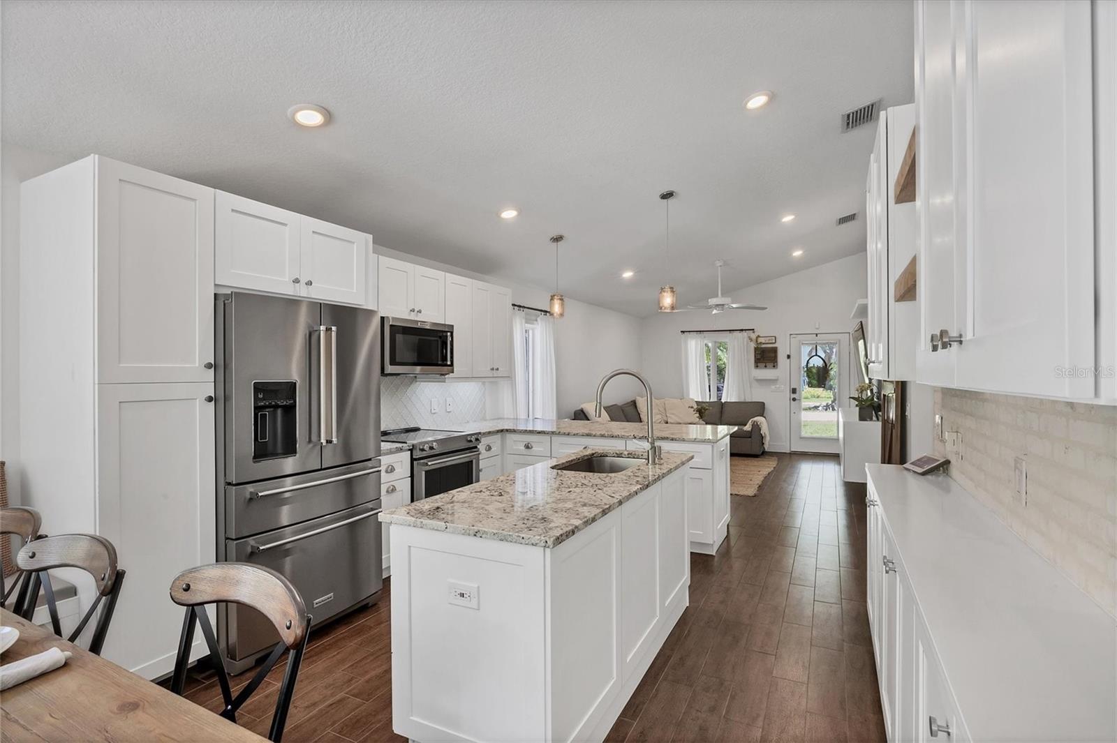 710 Hancock Ave Property Photo 8