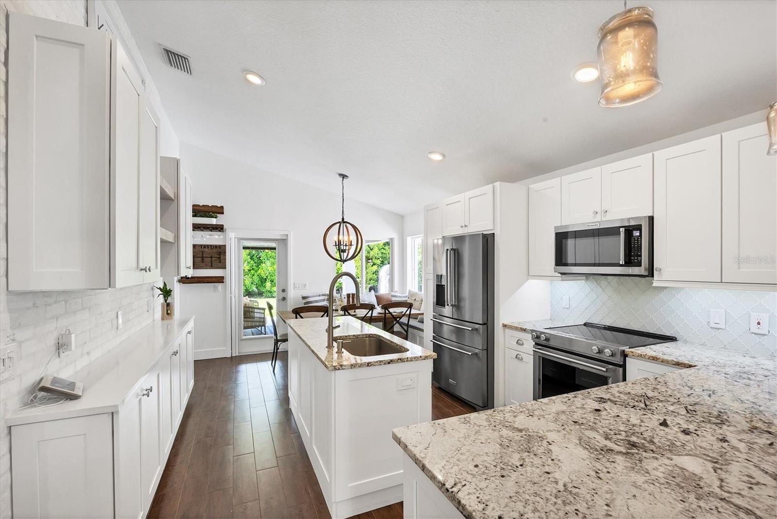 710 Hancock Ave Property Photo 9