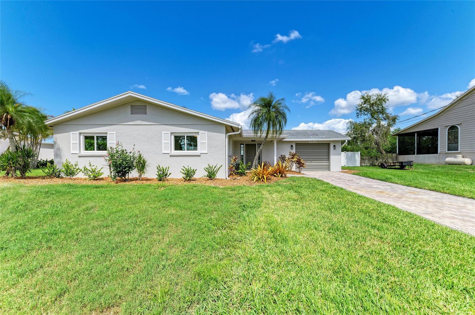 4412 Dolphin Ln Property Photo 3