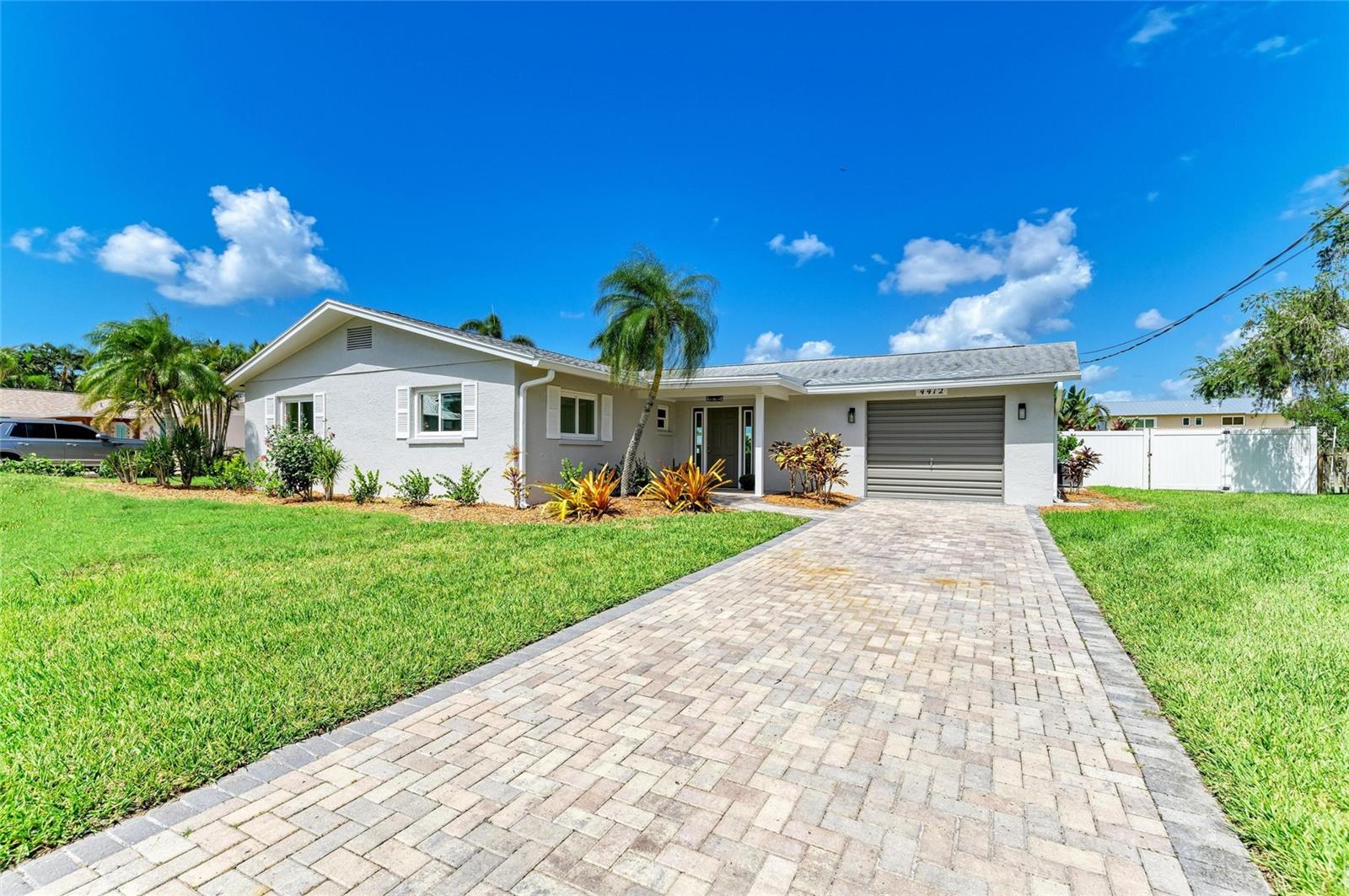 4412 Dolphin Ln Property Photo 4