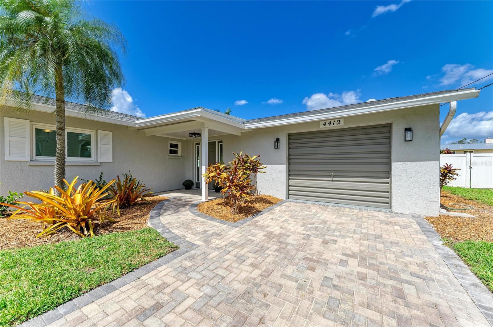 4412 Dolphin Ln Property Photo 5