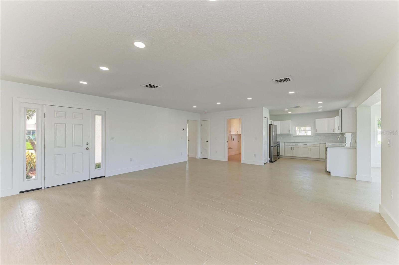 4412 Dolphin Ln Property Photo 10