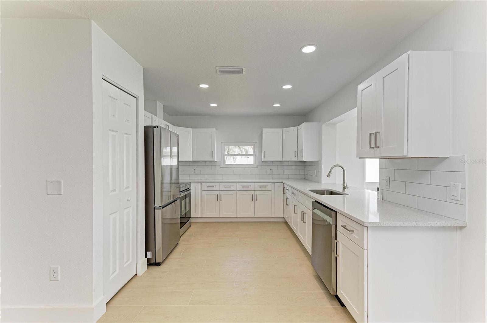 4412 Dolphin Ln Property Photo 12