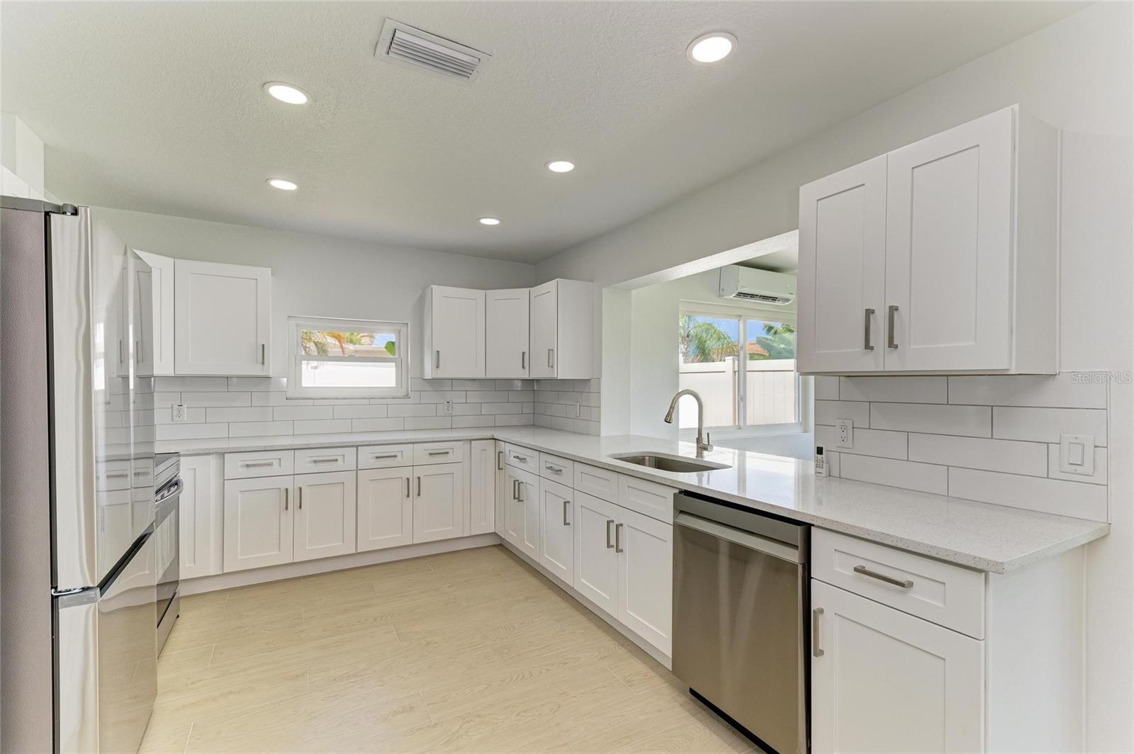 4412 Dolphin Ln Property Photo 13