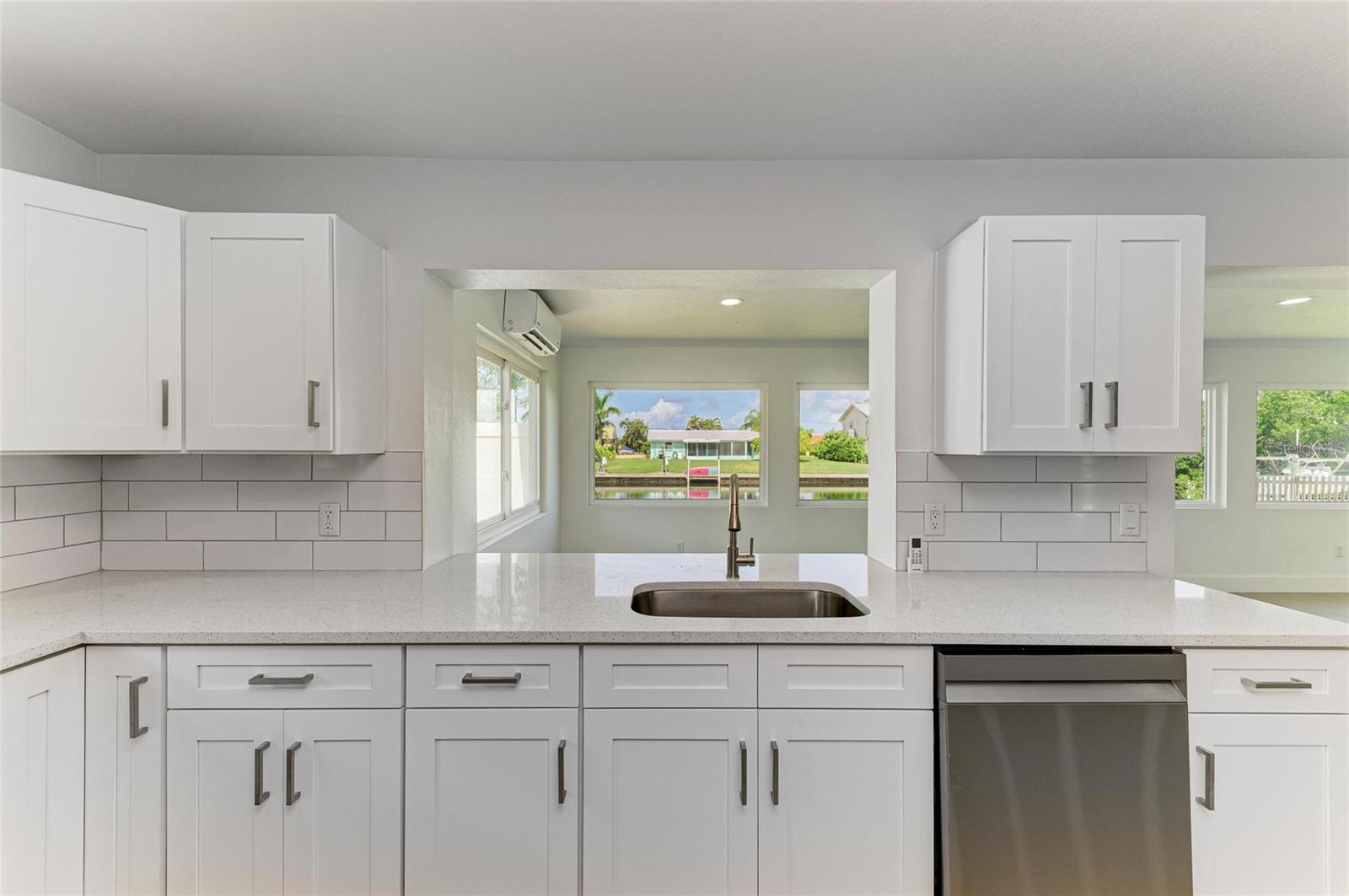 4412 Dolphin Ln Property Photo 14