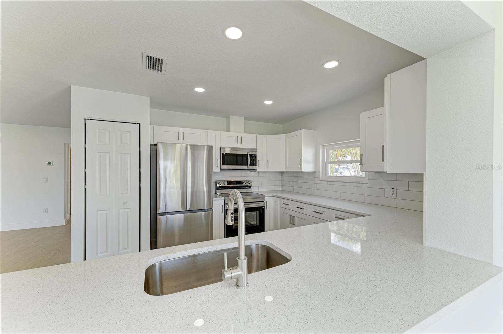 4412 Dolphin Ln Property Photo 17