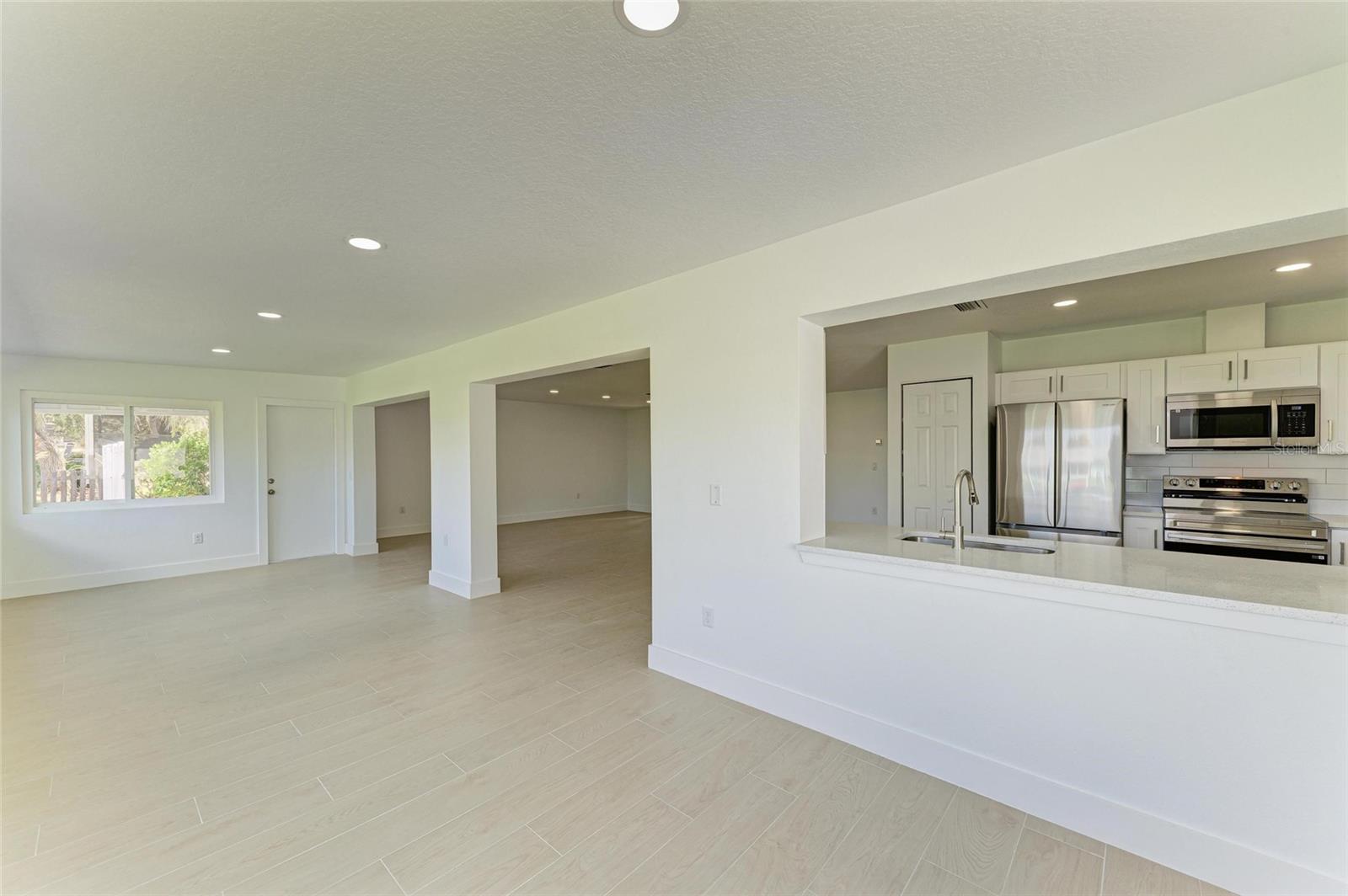4412 Dolphin Ln Property Photo 18