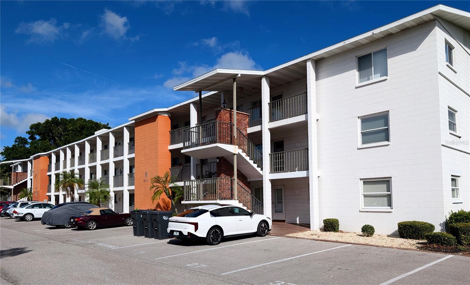 2303 SUNSET DR #H7 Property Photo 1
