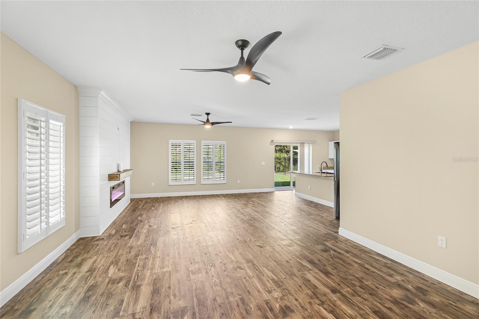 12816 Oak Hill Way Property Photo 5